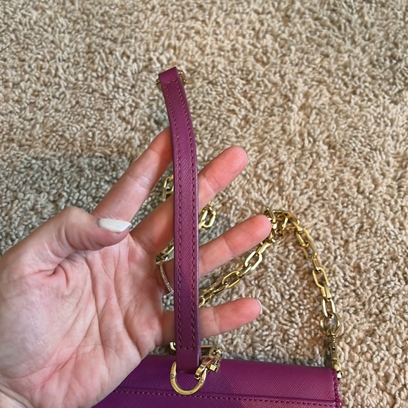 Tory Burch-Robinson wallet on chain. - Picture 6 of 10